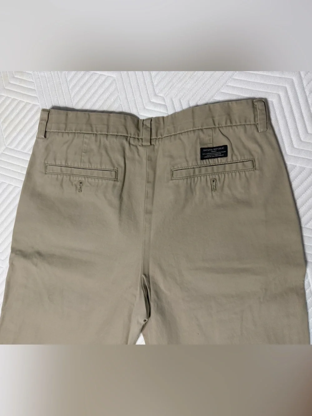 Banana Republic Men's Aiden Chino in Khaki 33x30